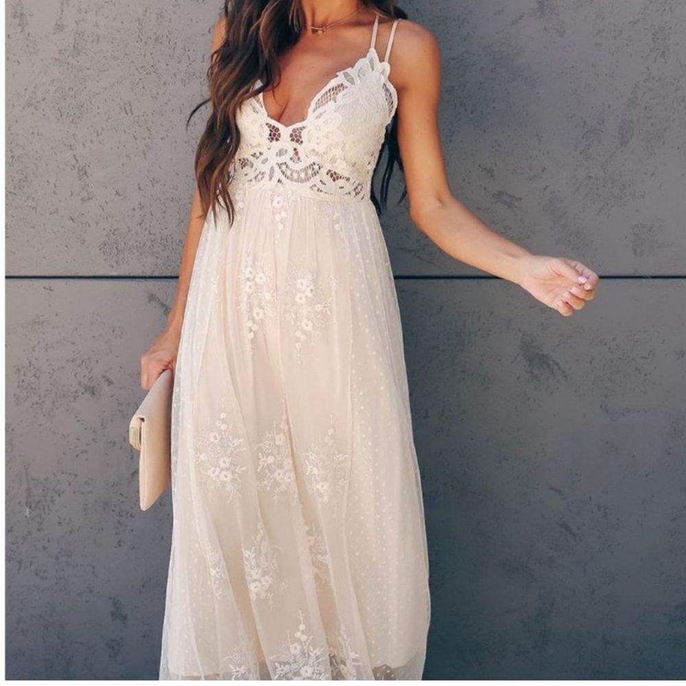 VICI Exclusively Yours Lace Mixed Fabric Maxi Dress - Small - Like New